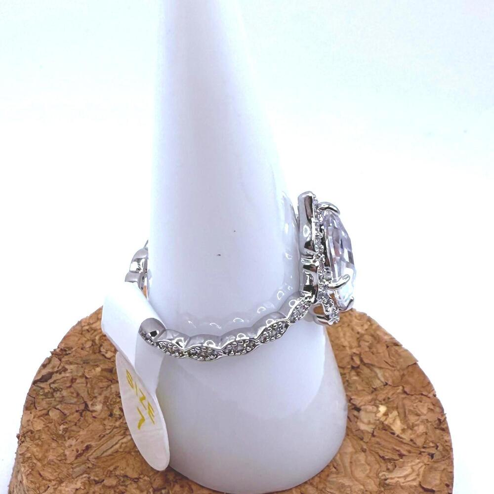 Bomb Party Oval Diamond CZ Regal Calling Ring Size 7 - Picture 7 of 8